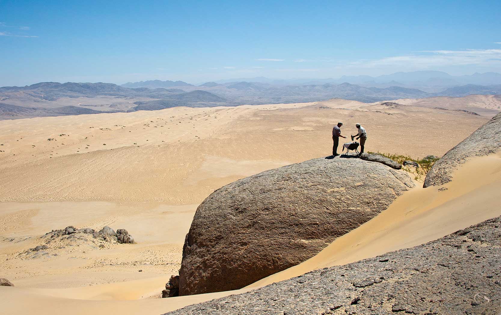 Serra Cafema Namibia • LuxurySafariCamps.com